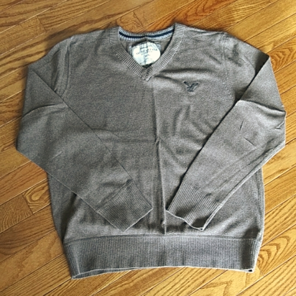 American Eagle V-Neck Sweater, Medium